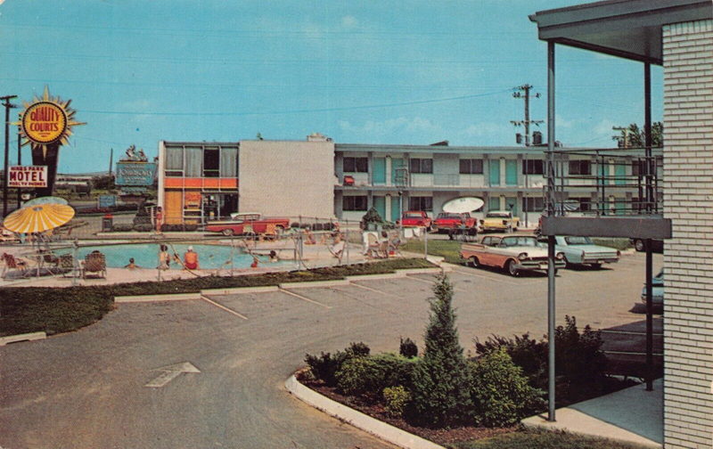 Hines Park Motel - Postcard (newer photo)